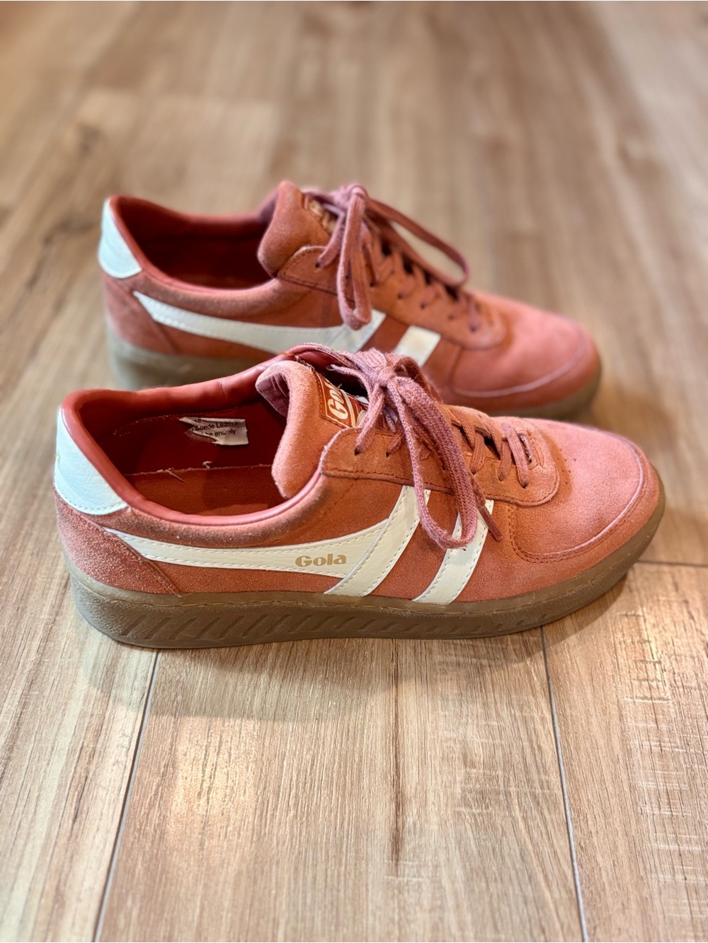 Gola Women's salmon suede Trainer - White Stripes
